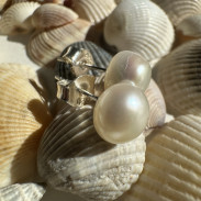 Earrings with natural pearls in silver